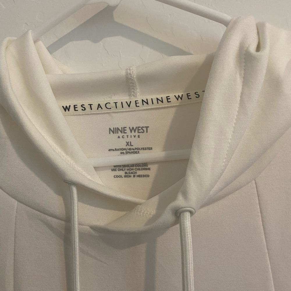 Sweater - Picture 3 of 6
